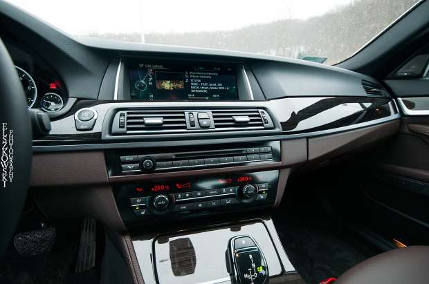 BMW 528i xDrive interior