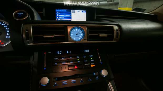 Lexus IS300h interior temp
