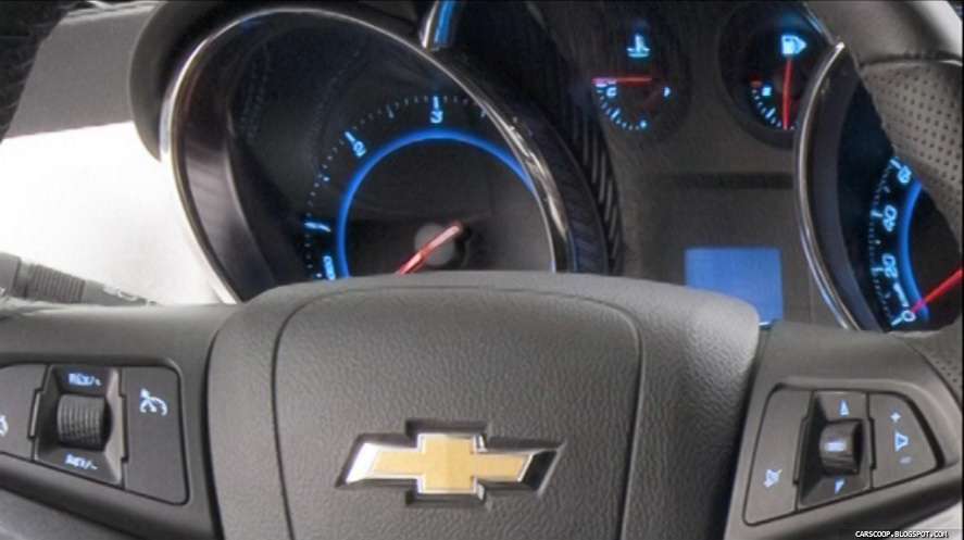 Pierwsze zdjęcia wnętrz Chevrolet Aveo, Cruze hatchback