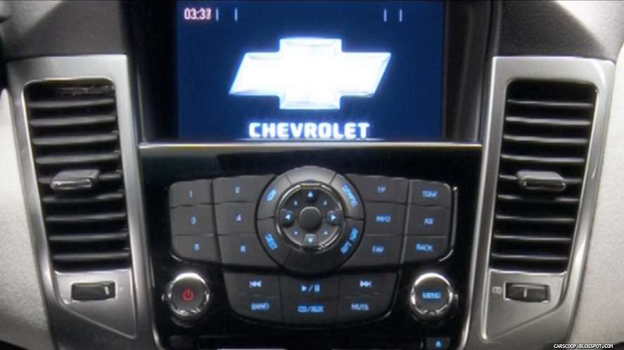 Pierwsze zdjęcia wnętrz Chevrolet Aveo, Cruze hatchback