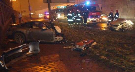 Wypadek Porsche 911 Carrera 4 w Krakowie fot styczen 2011