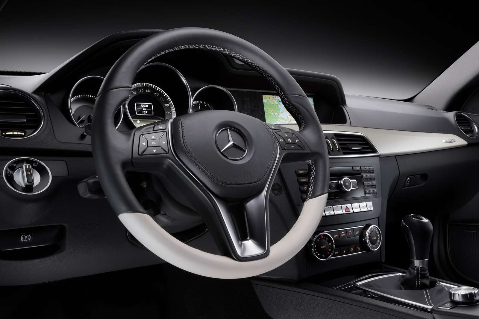 Mercedes C-coupe oficjalnie fot luty 2011