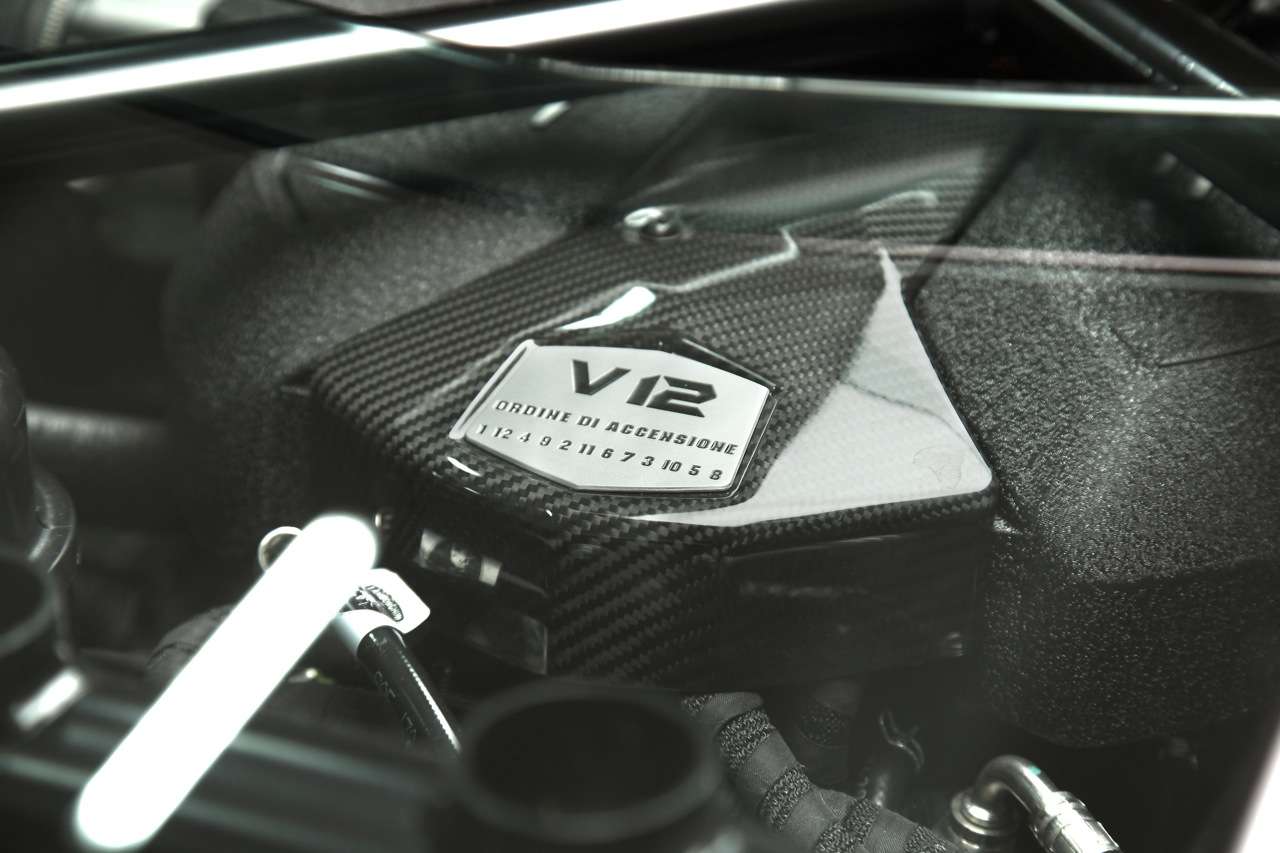 Lamborghini Aventador oficjalnie 80 fot luty 2011