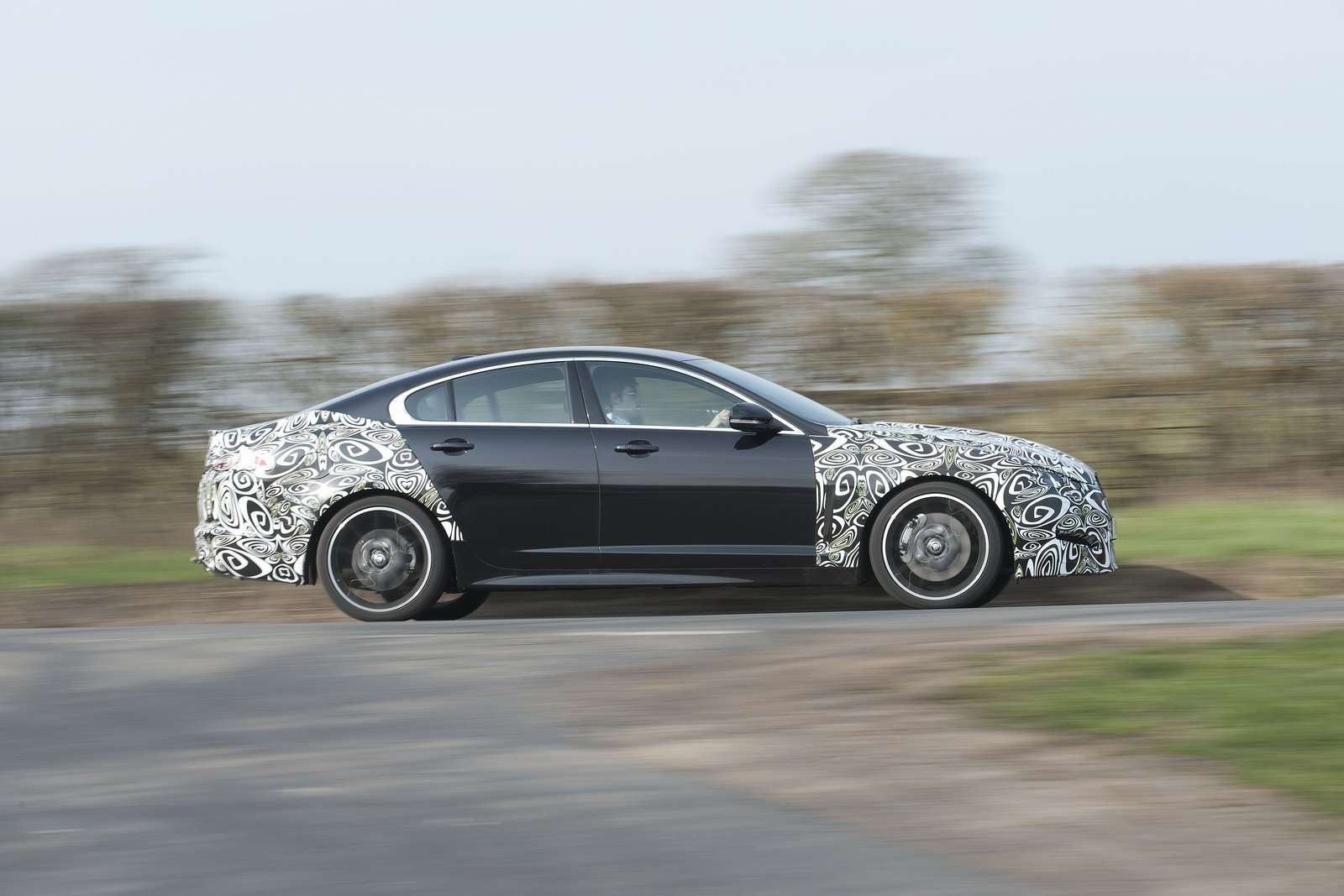 Jaguar XF zdjecia szpieg marzec 2011