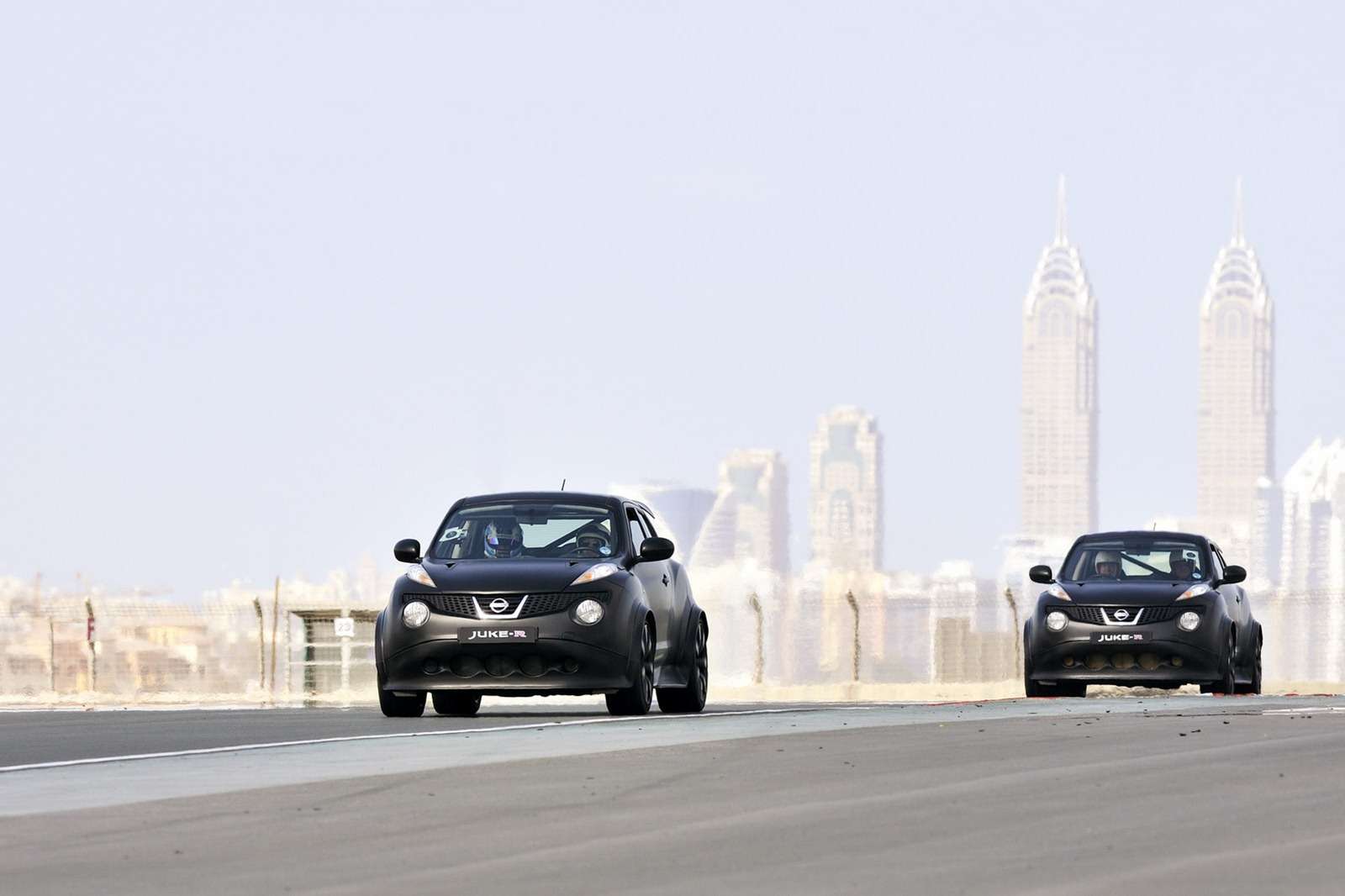 Nissan Juke-R daje wycisk fot styczen 2012