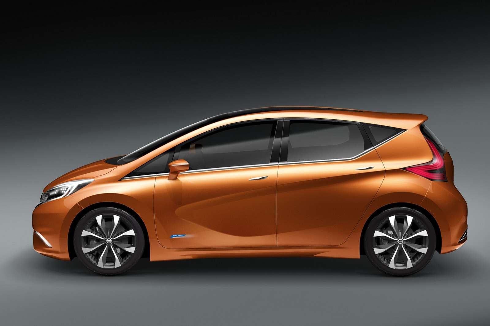 Nissan Invitation fot koncept luty 2012