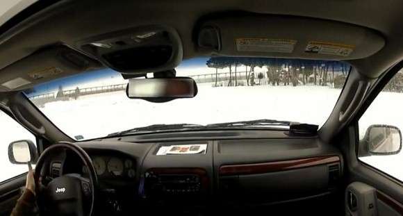 Jeep Grand Cherokee - drifting na śniegu