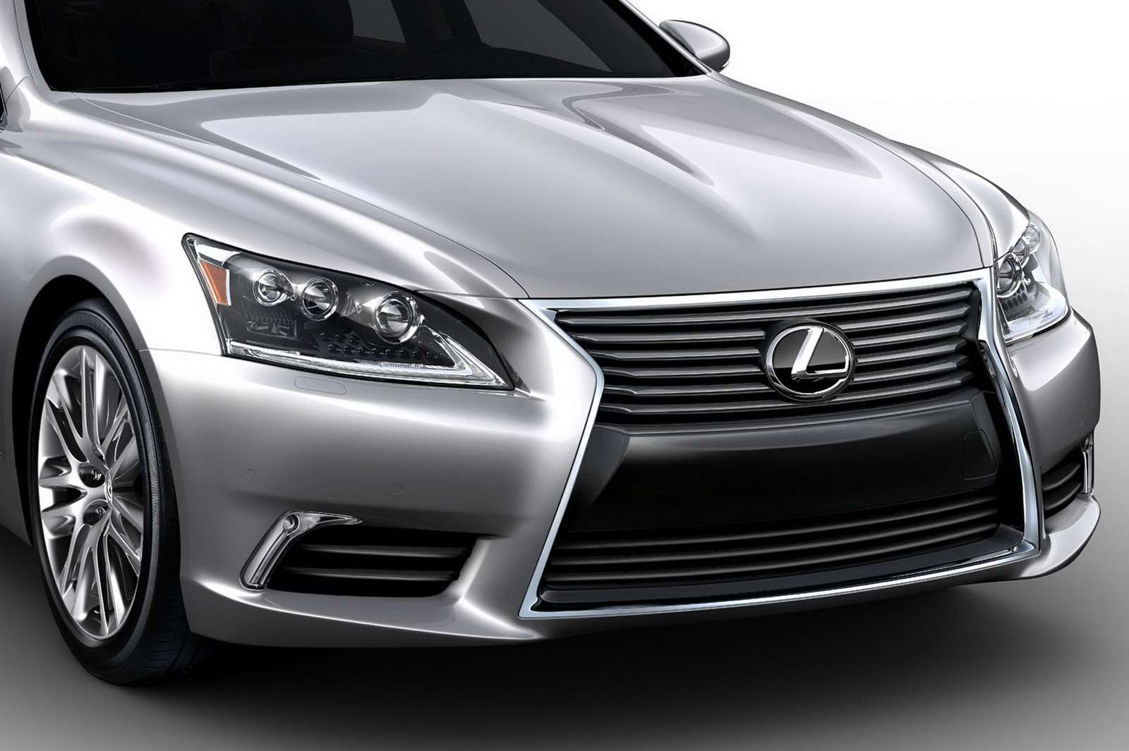 Lexus LS 2013 oficjalnie gruntowna modernizacja