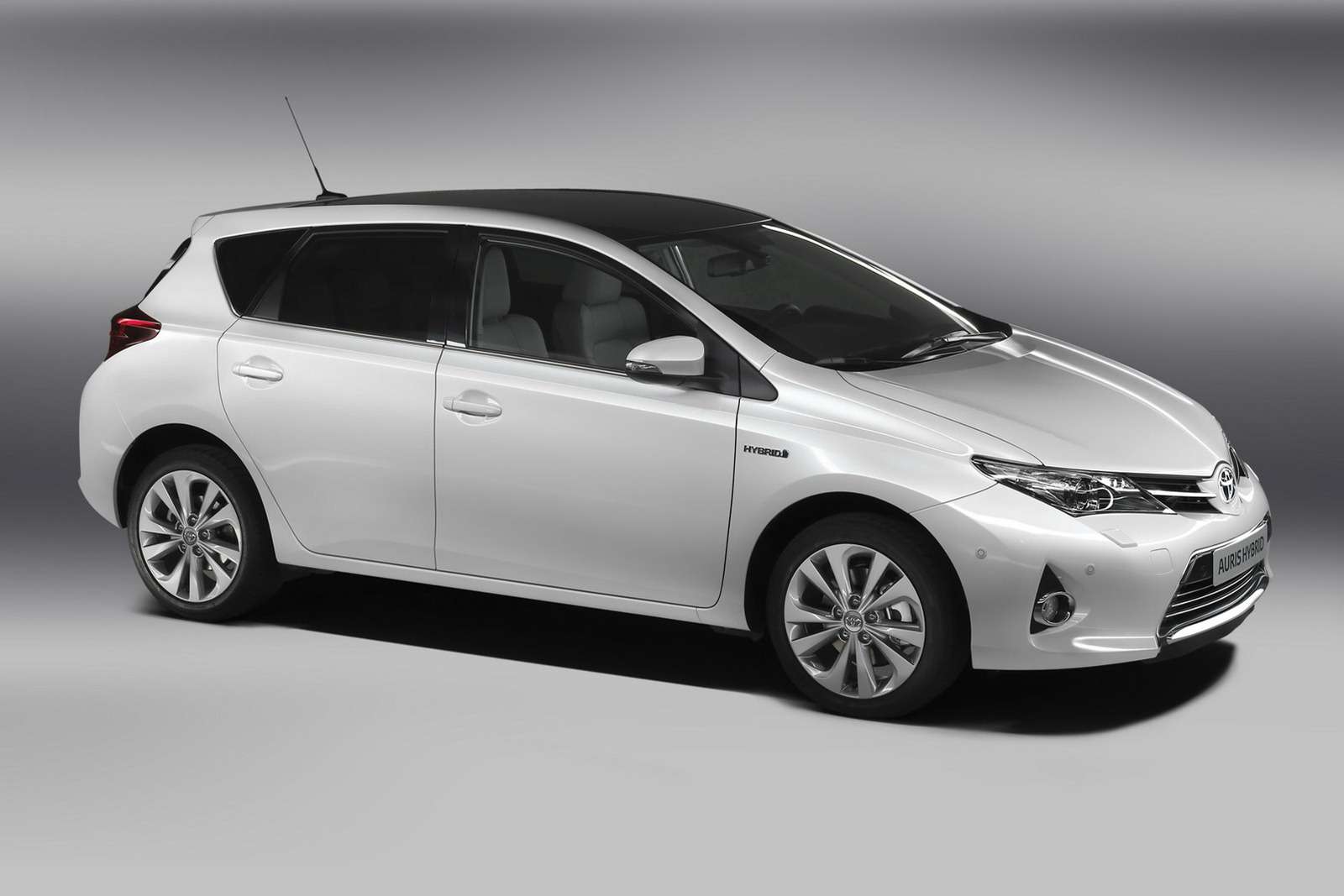 Nowa Toyota Auris i Auris Hybrid 2013 oficjalnie ujawnione