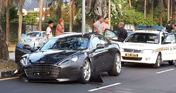 Aston Martin Rapide S rozbity