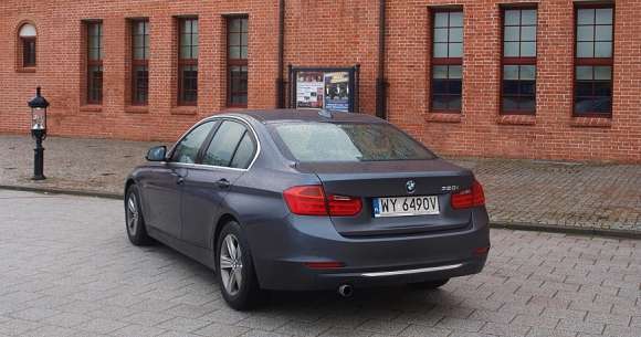 BMW serii 3 F30 - tył samochodu
