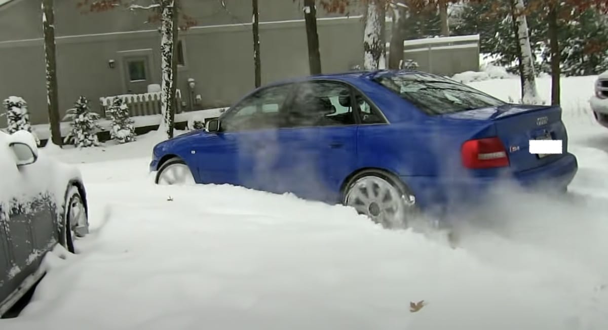 Audi S4 B5 na śniegu (quattro)