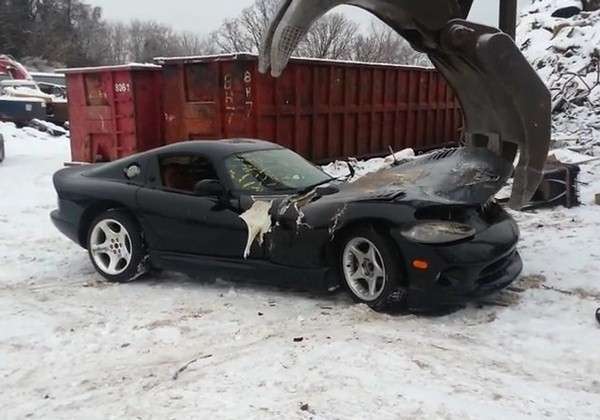 Dodge Viper zniszczony