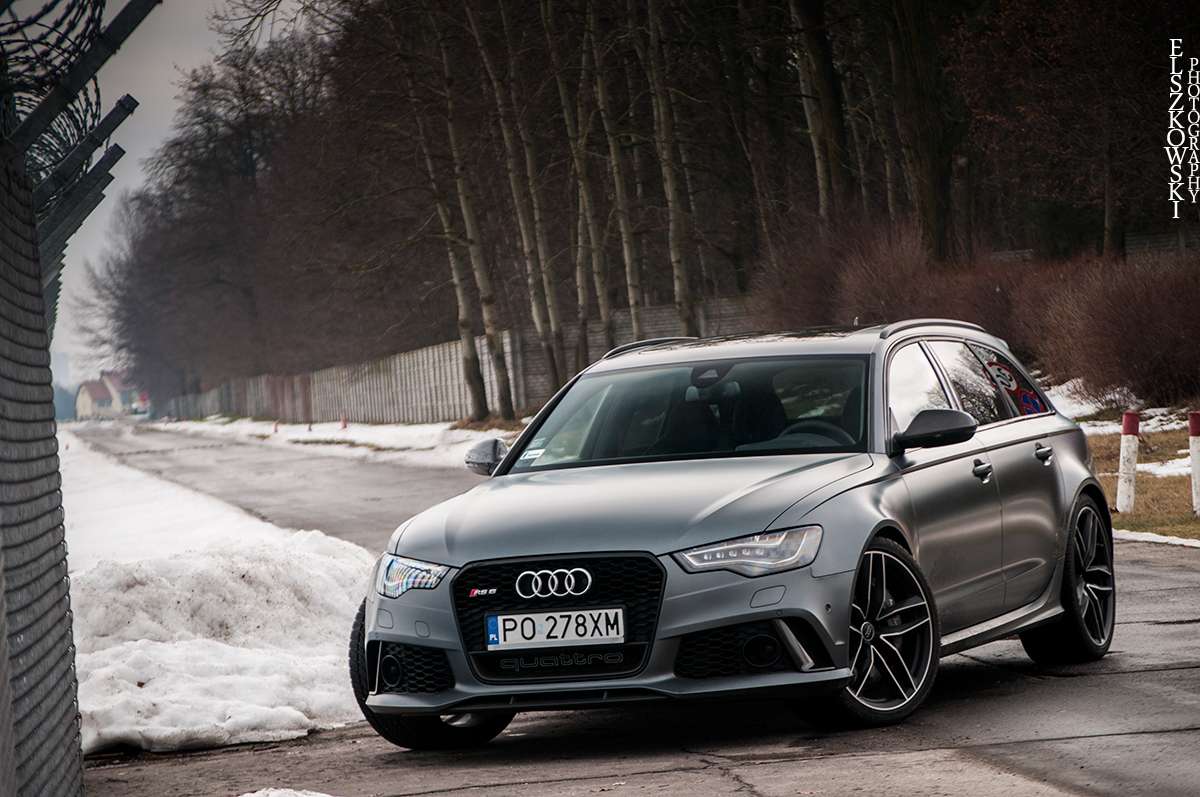 Audi RS6 Avant front view