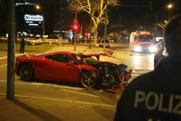 Ferrari 458 Speciale crash