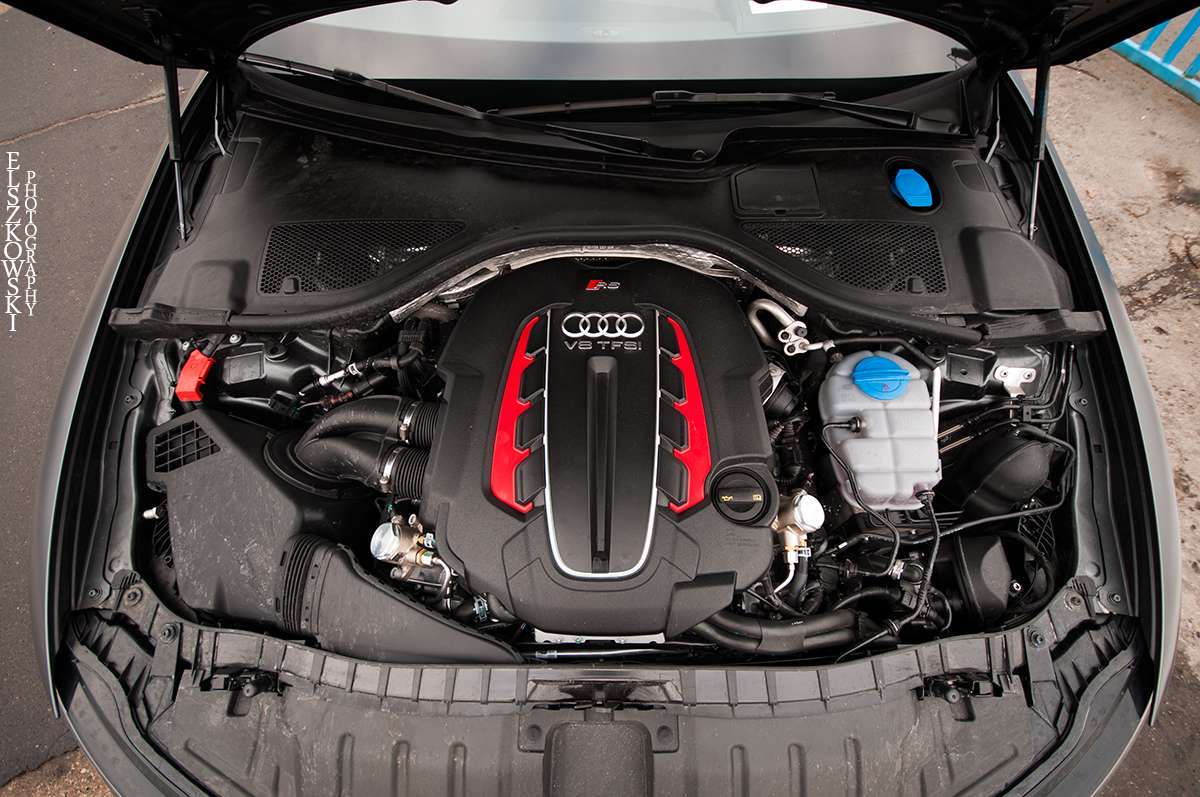 Audi RS6 Avant engine