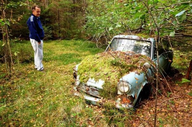 40 lat później znalazł swój samochód w lesie motofilm.pl
