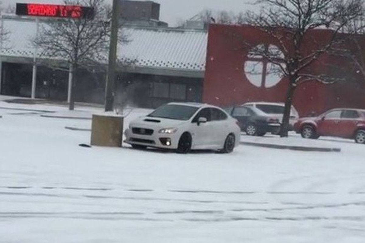 Subaru Impreza WRX na śniegu