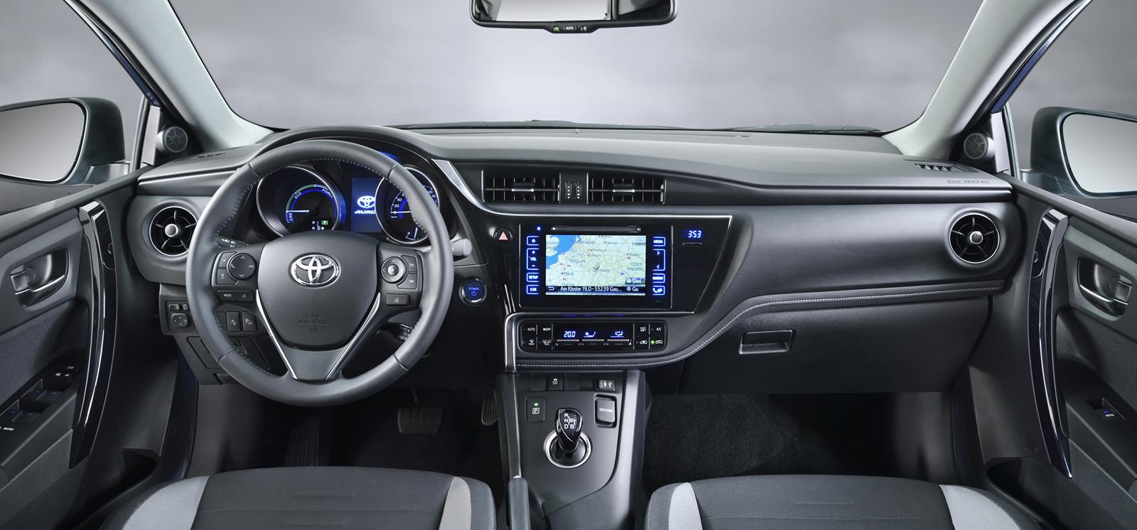 Nowa Toyota Auris 2015 [facelift] motofilm