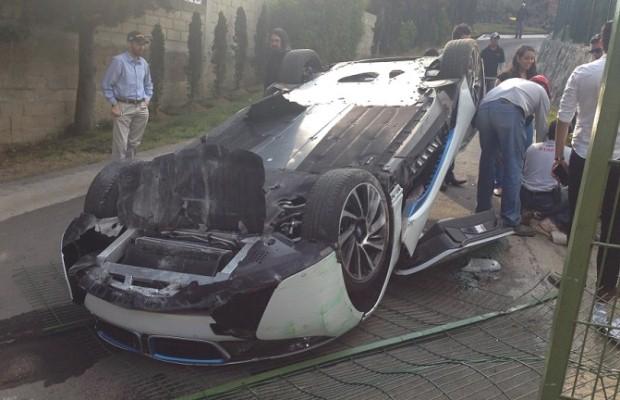 BMW i8 crash