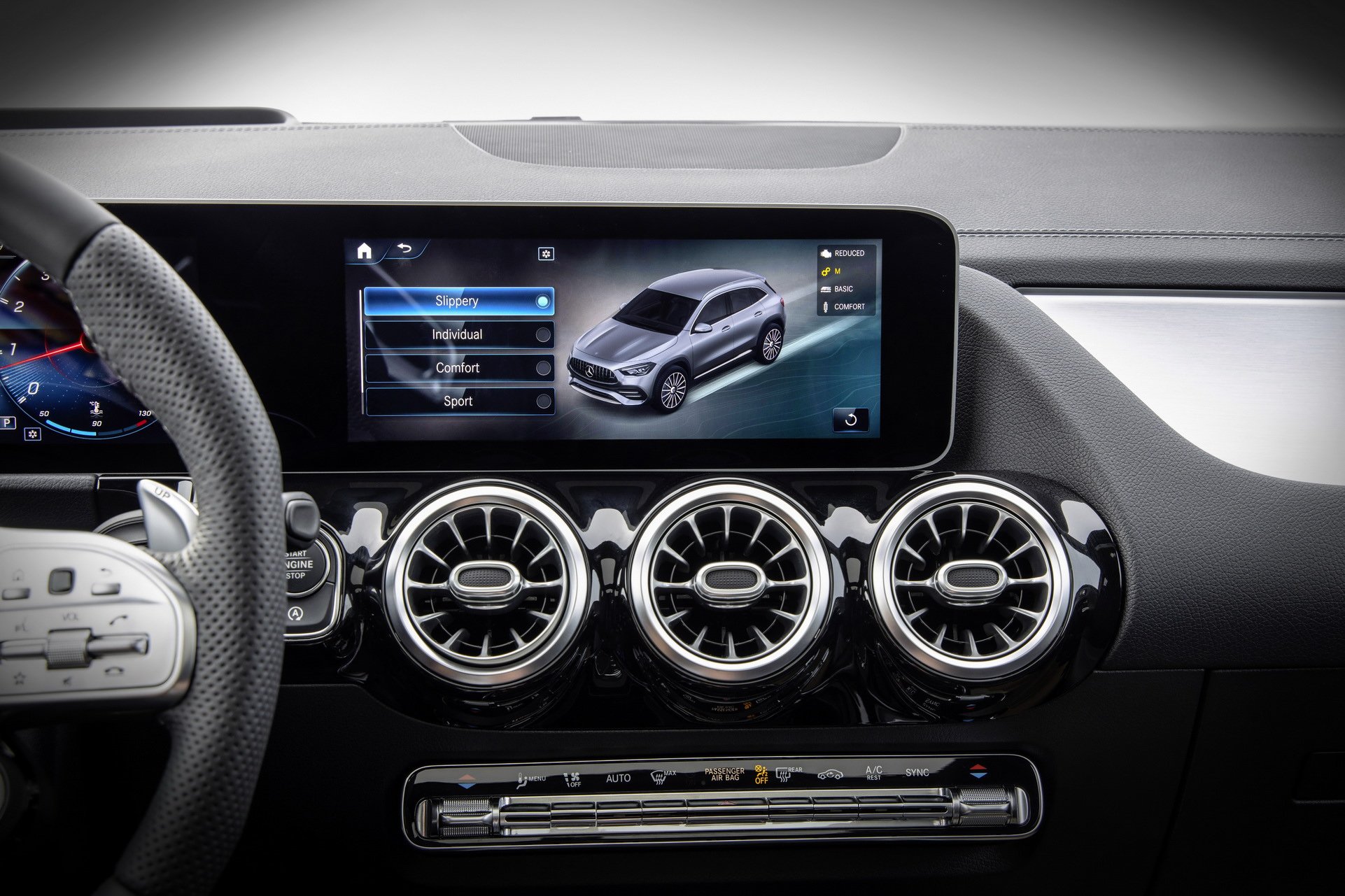 wnętrze Mercedes-Benz GLA 2020
