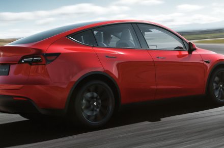 Tesla Model Y kolor czerwony