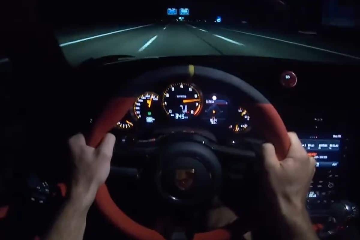 Porsche 911 GT2 RS: jazda po autostradzie (onboard)