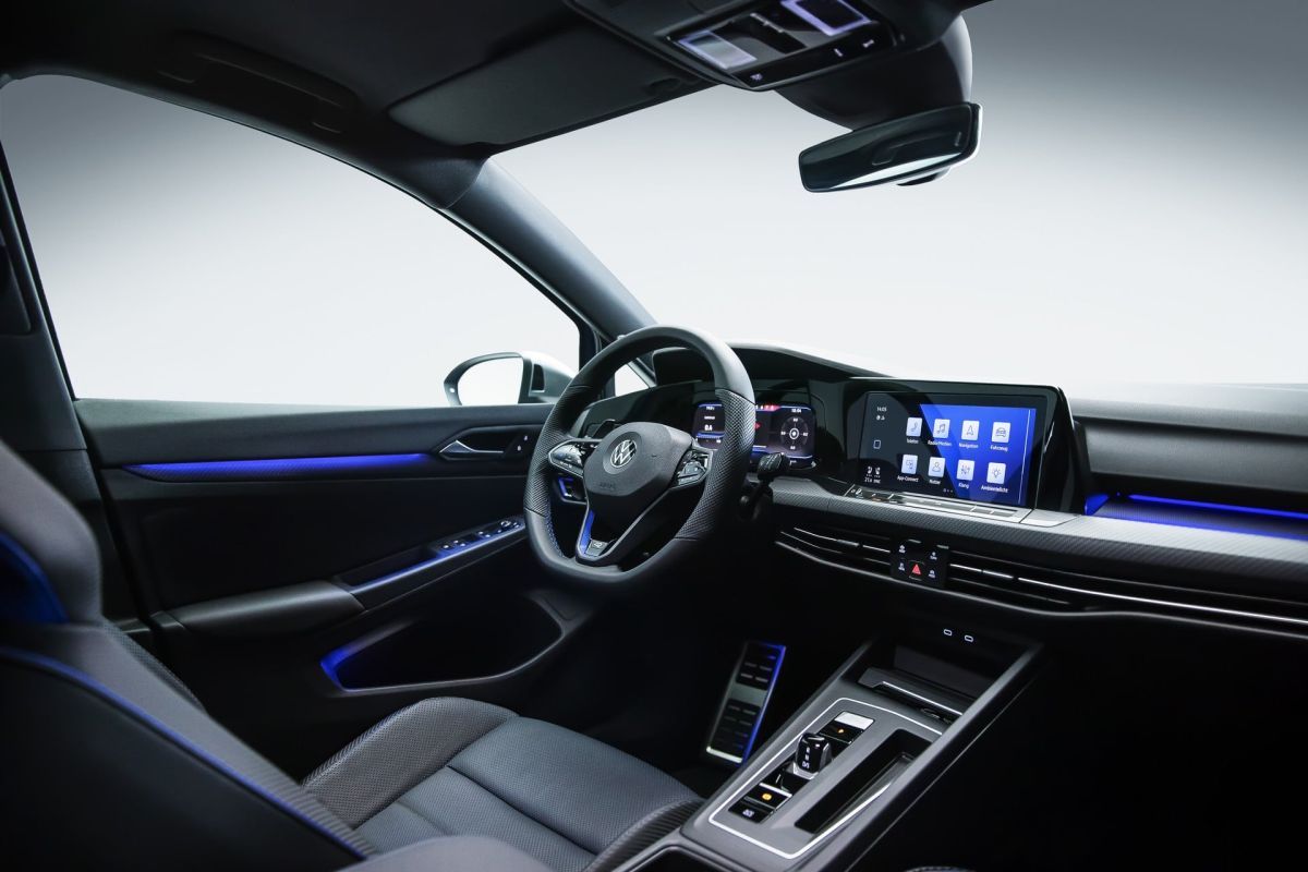 Nowy Volkswagen Golf R: wnętrze (2021)