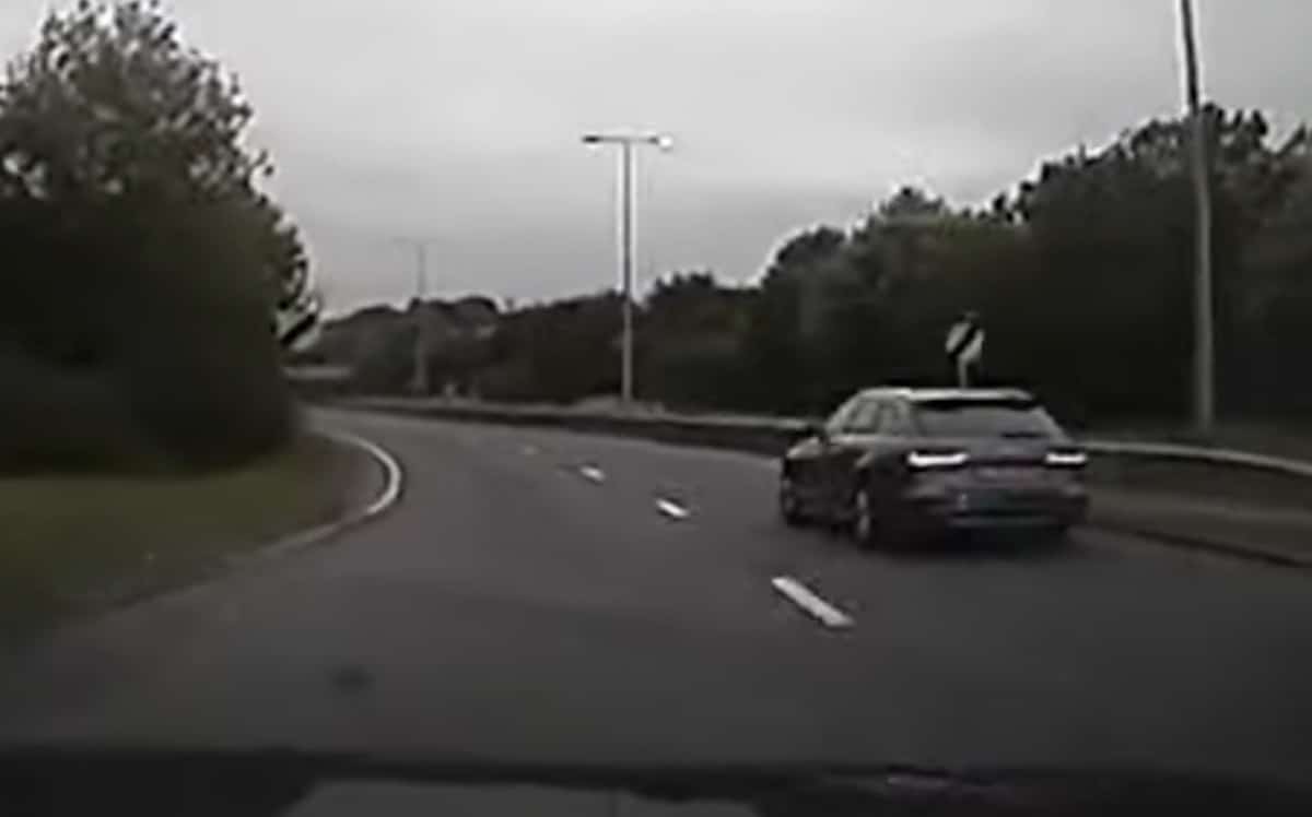 Audi A6 Avant C7 vs. policja na autostradzie