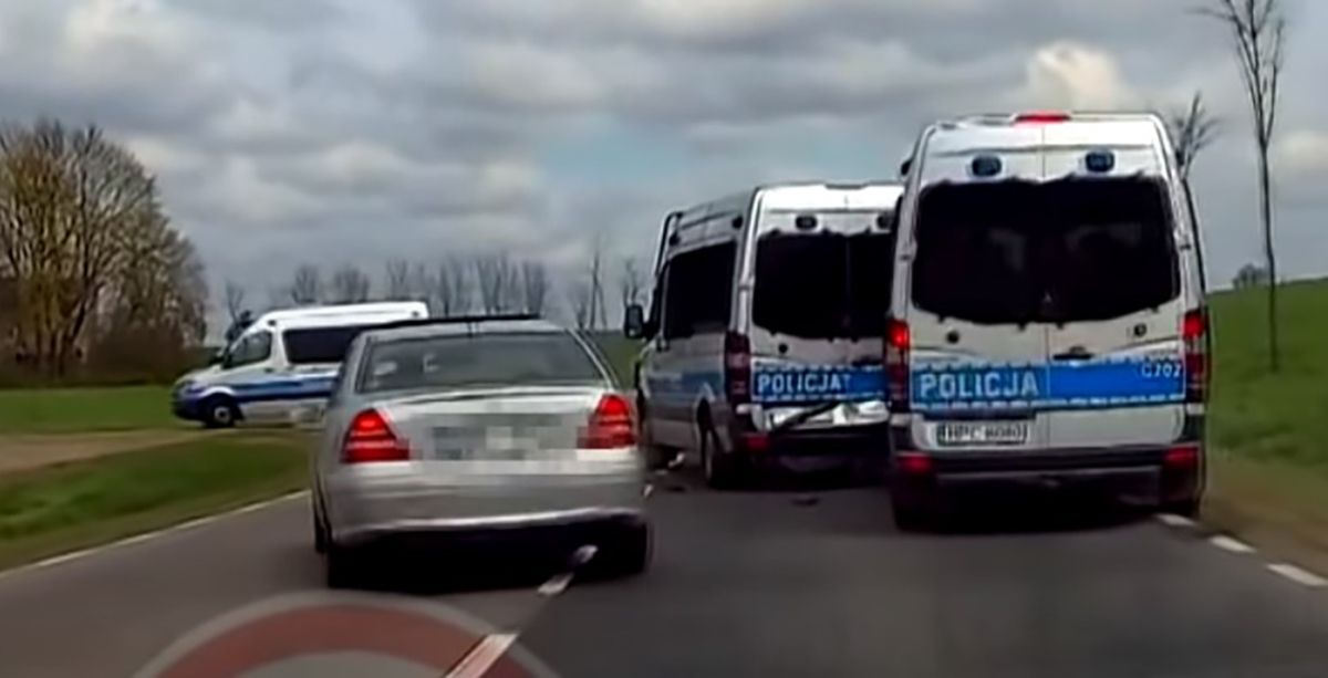 Mercedes Sprinter wypadek radiowozów policji