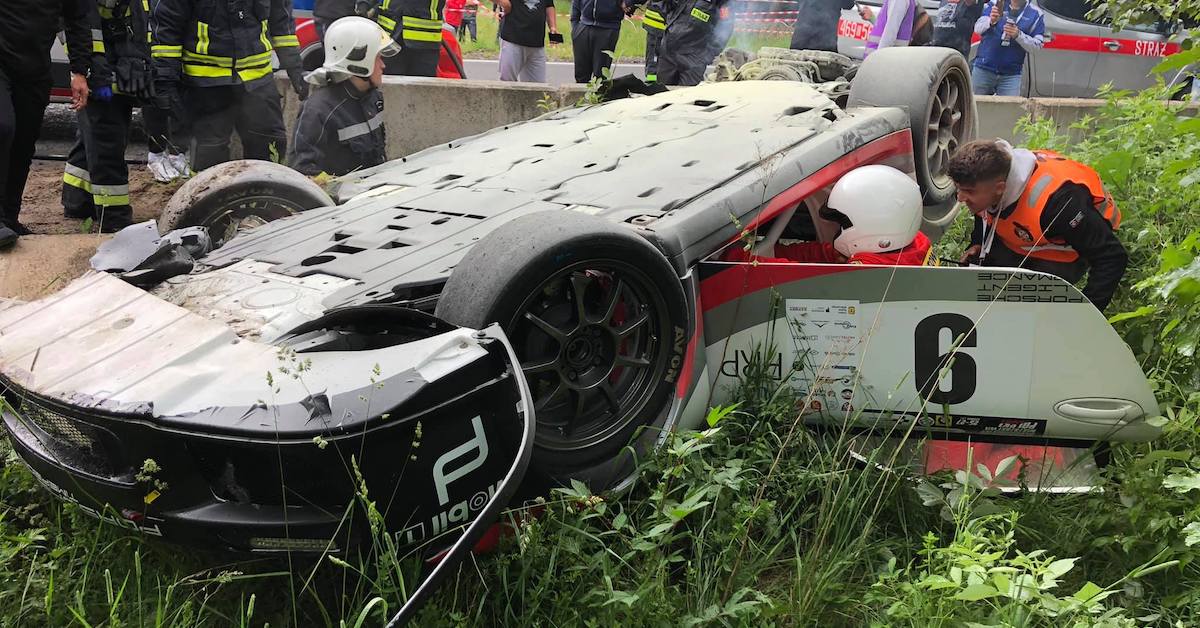 Kierowca tego Porsche 911 cudem uszedł z życiem. Groźny