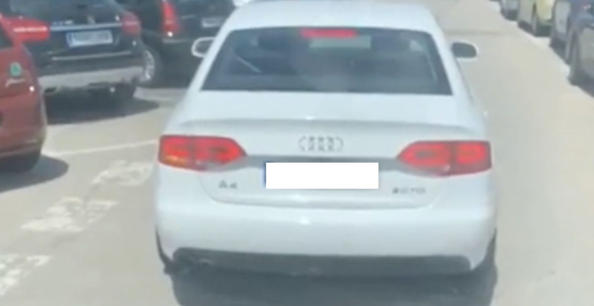 Kierowca Audi A4 blokuje karetkę
