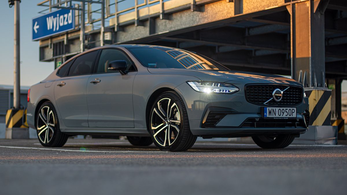 2021 Volvo S90 Recharge T8 eAWD R-Design