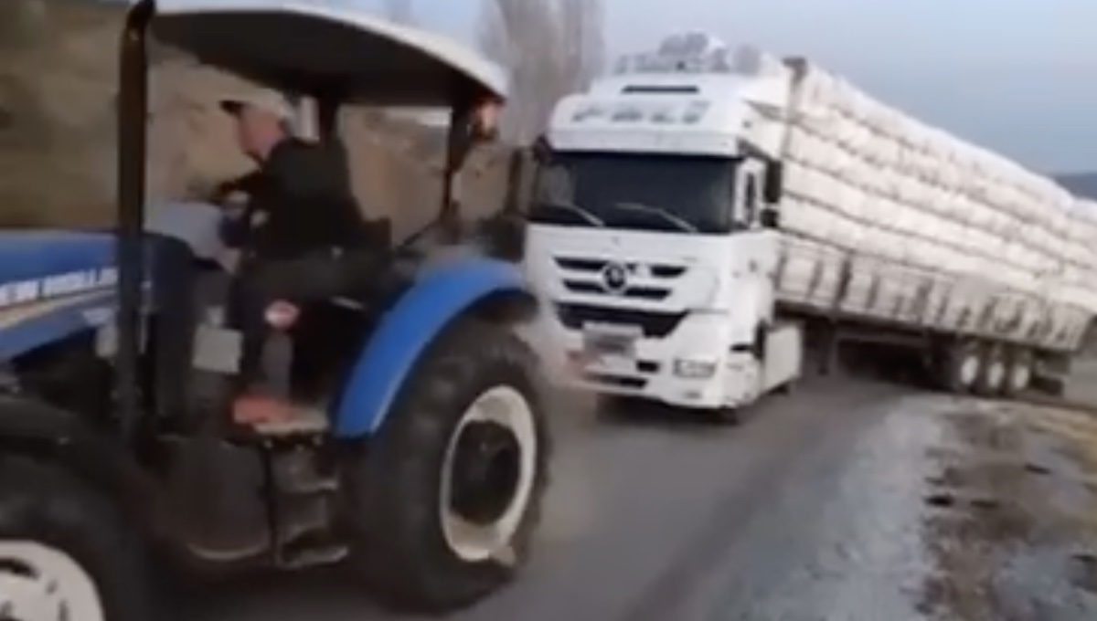 traktor ciężarówka mercedes