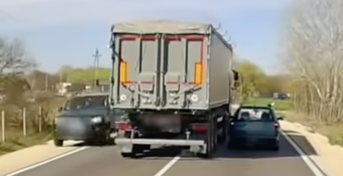 Wyprzedzanie ciężarówki