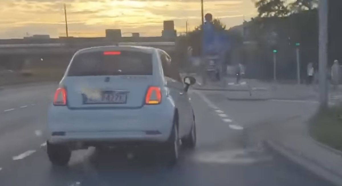 Fiat 500 zajechanie drogi