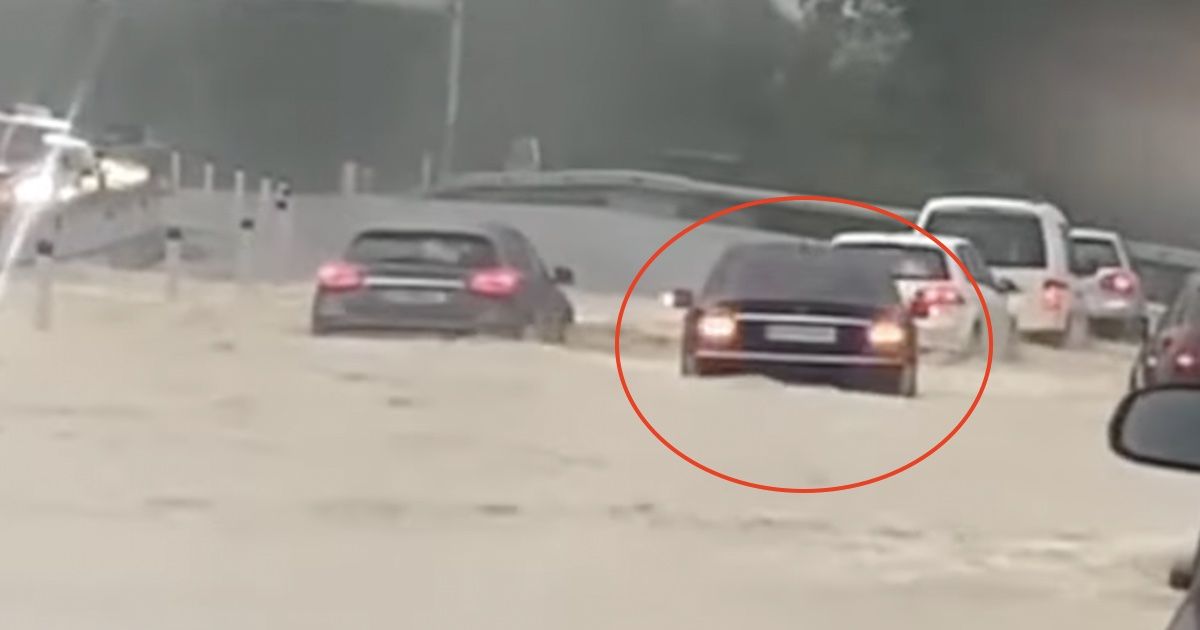 Mercedes-Benz Klasy E pod wodą