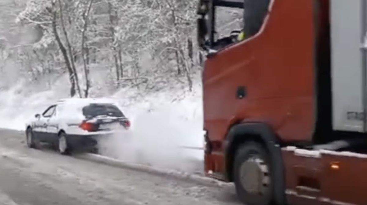 Audi A6 C4 Scania zima