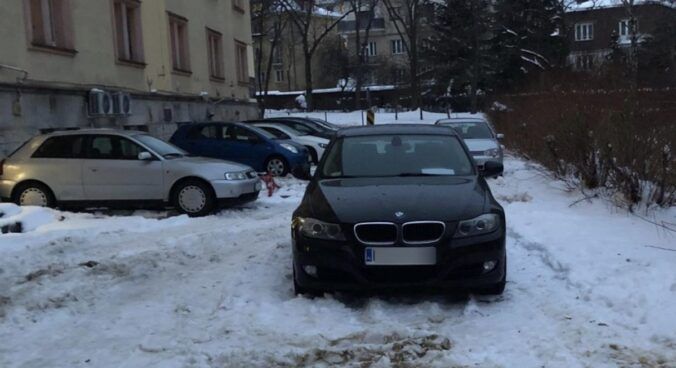 BMW Serii 3 E90 parking zima