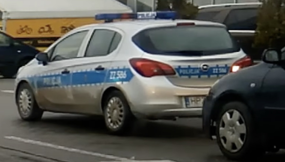 Opel Corsa policja kolizja