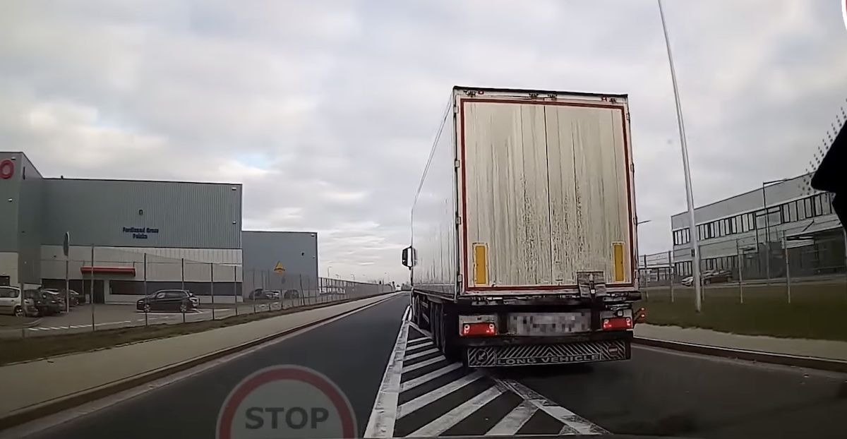 ciężarówka zajechanie drogi