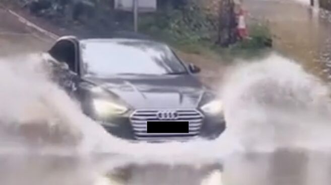 Audi A5 Coupe pod wodą
