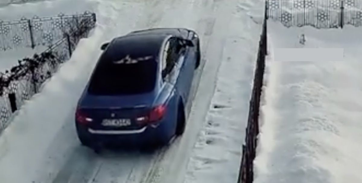 BMW śnieg podjazd zima