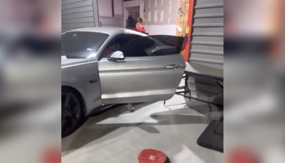 Ford Mustang garaż
