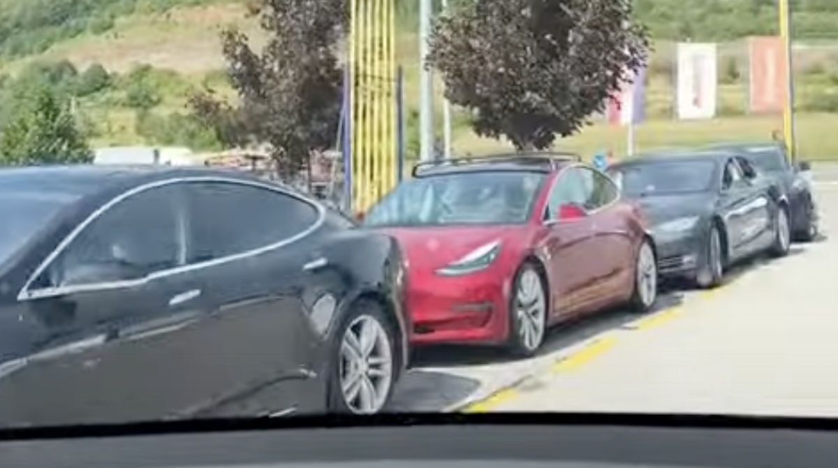 Tesla supercharger kolejka