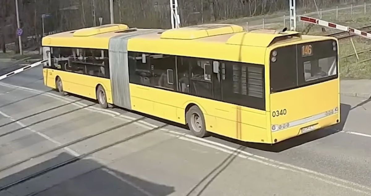 Autobus miejski ruda śląska przejazd kolejowy