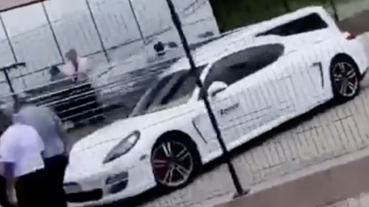 Porsche Panamera karawan