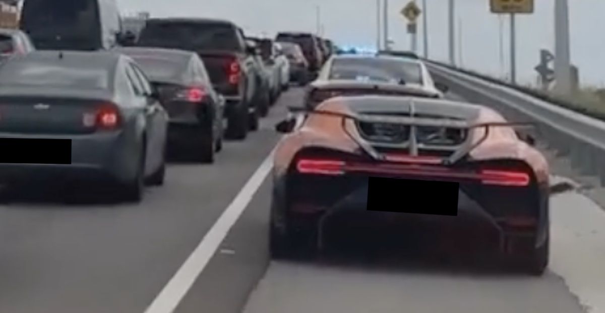 Bugatti Chiron Pur Sport eskorta korek policja