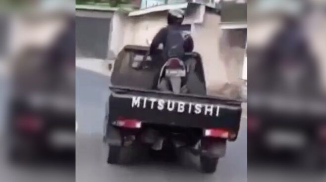 mitsubishi transport motocykla