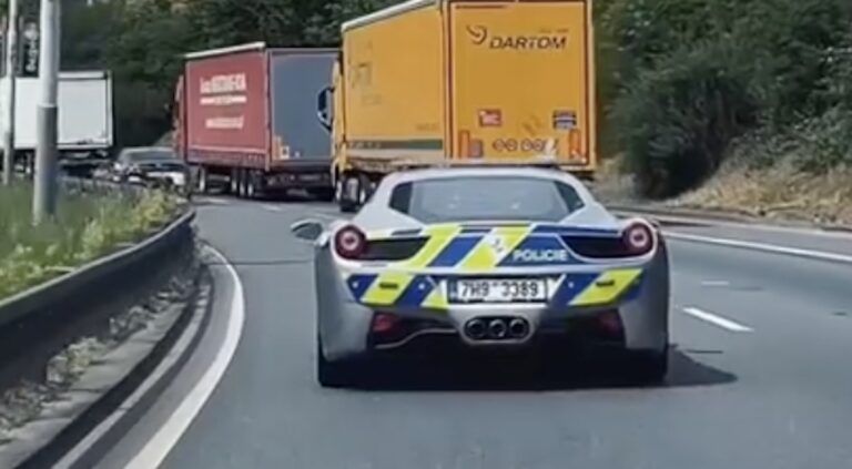 Ferrari 458 Italia Czechy policja